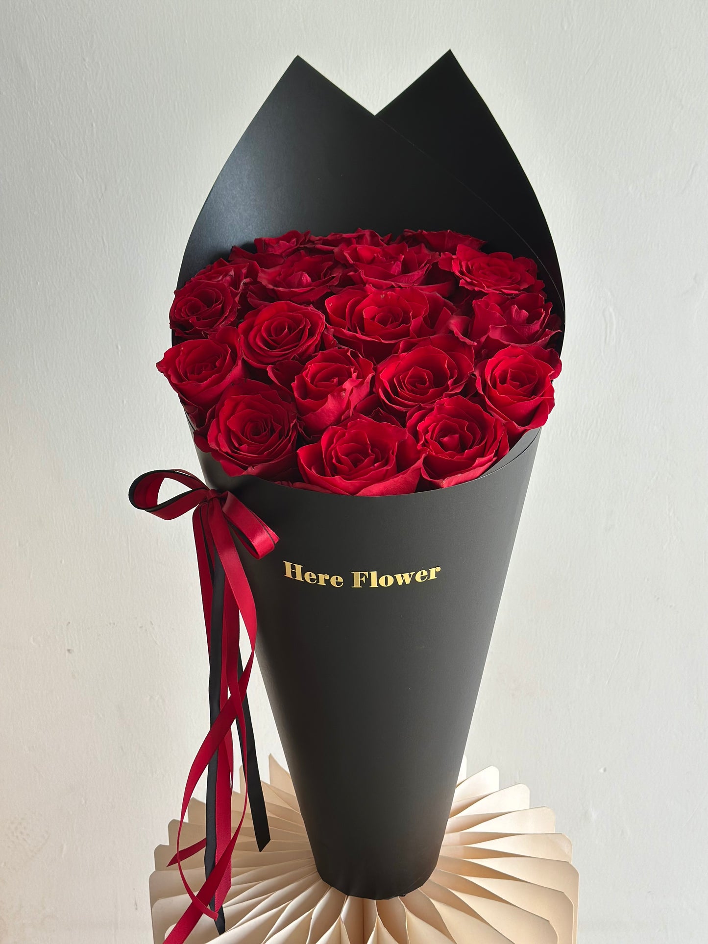 Signature Black Wrap Rose Bouquet – Classic Size