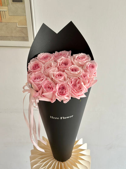Elegant Black Wrap Rose Bouquet – Classic Size